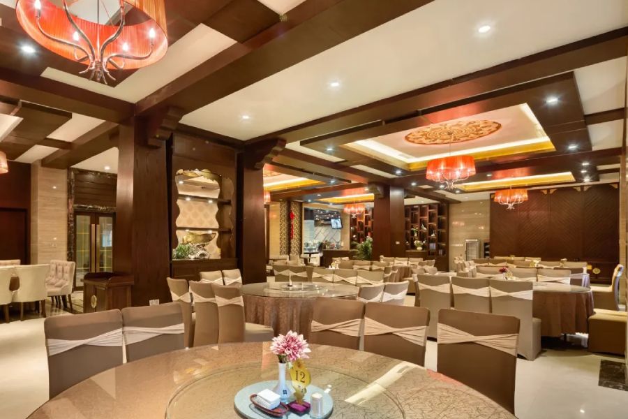 Phòng ăn Sanroyal International Hotel, Cửu Trại Câu